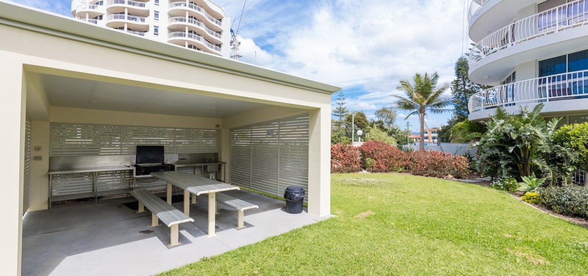 Burleigh Surf Apartments 8